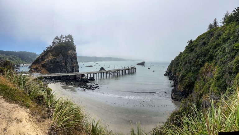 trinidad-northern-california-humboldt-county-beach-cliffs-and-ocean-bay