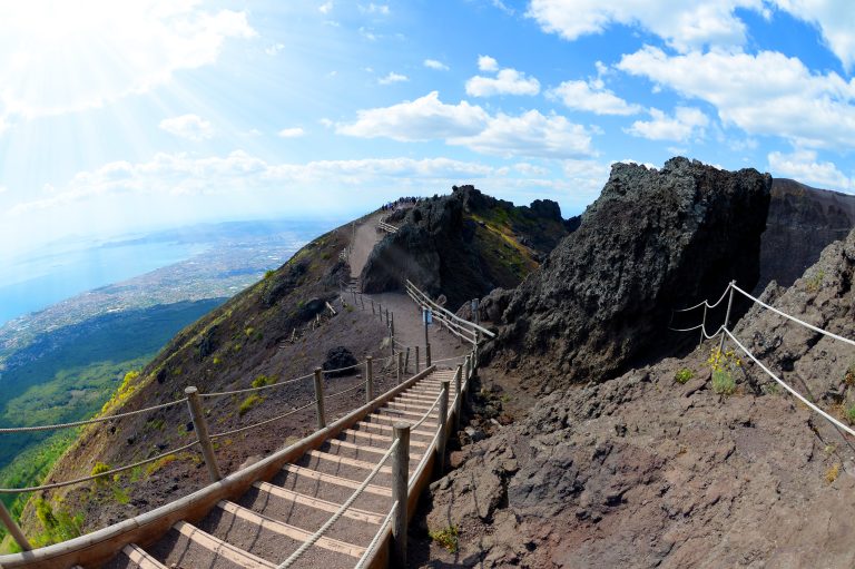 hiking-trail-on-vesuvius-volcano-italy