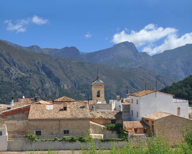 mediterranean-town-aitana-mountains