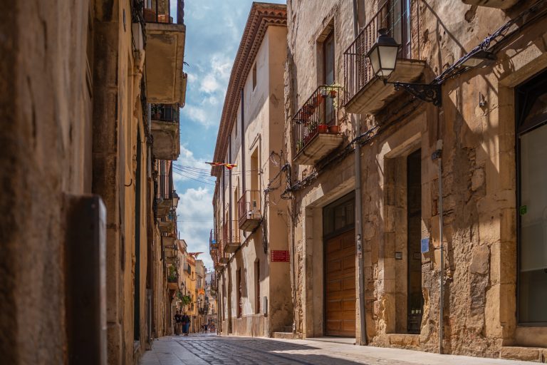 old-street-with-people-in-the-historic-quarter-of-the-antique-spanish-village-montblanc