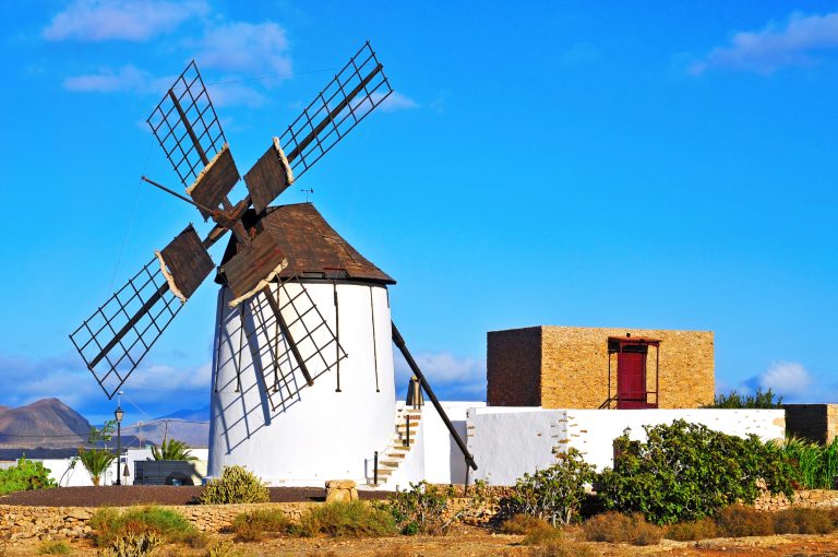 windmill-in-tiscamanita-fuerteventura-canary-islands-spain
