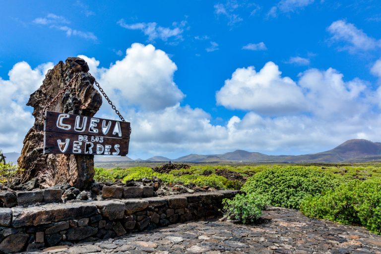 entrance-sign-in-front-of-cueva-de-los-verdes