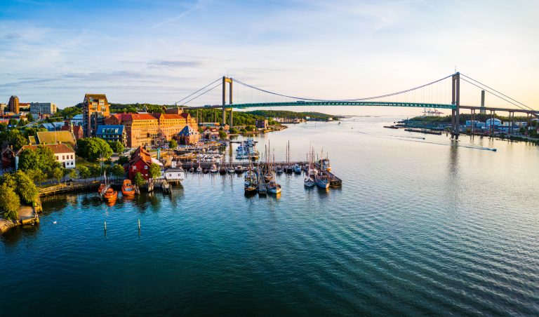 gothenburgs-magnificent-bridge-and-cityscape-over-sparkling-summer-waters