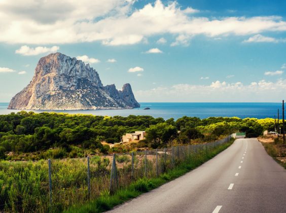 7 incontournables d&rsquo;Ibiza à découvrir en voiture de location