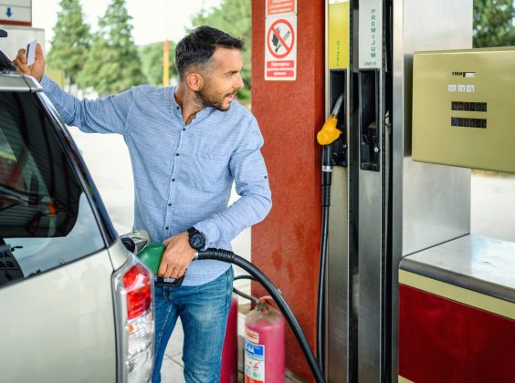 7 astuces pour économiser du carburant pendant votre road trip